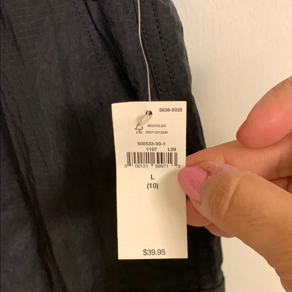 NWT GAP boys Large Black Cargo Swim Shorts